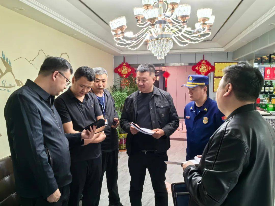 李雅林带队对格尔木市燃气领域消防安全开展督导检查,副市长胡红梅,市