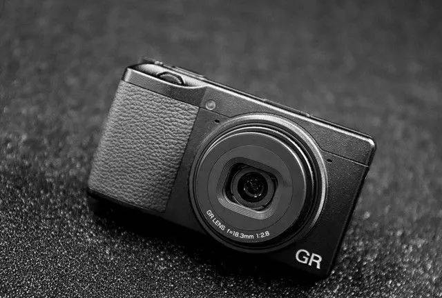 理光gr iii 历史上最小的半画幅相机