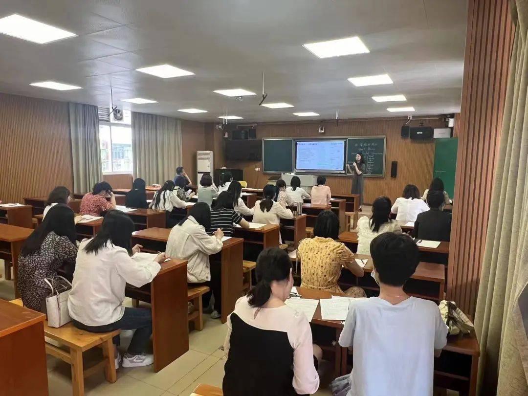 清远市华侨中学举办英语听说教学讲座,助力高考备考