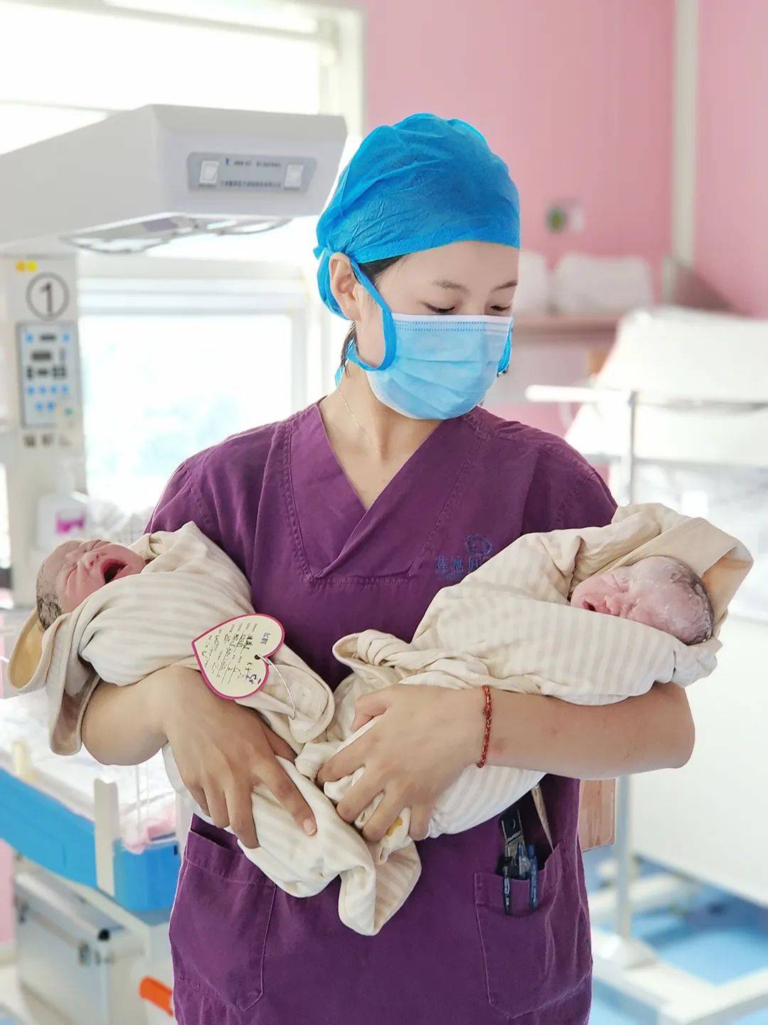 莲池医院首届"最美助产士"评选活动开始啦~快来为心中的最美投票吧!