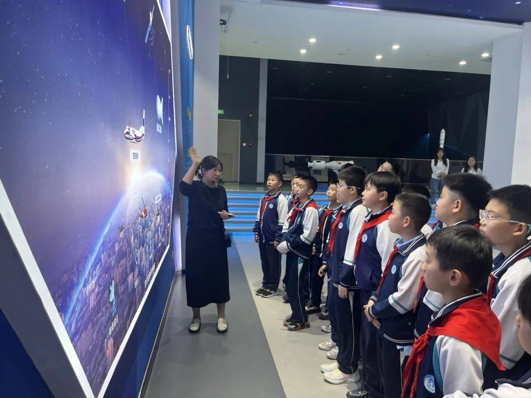 红领巾多彩实践丨世界地球日 为地球献上一份绿色的礼物