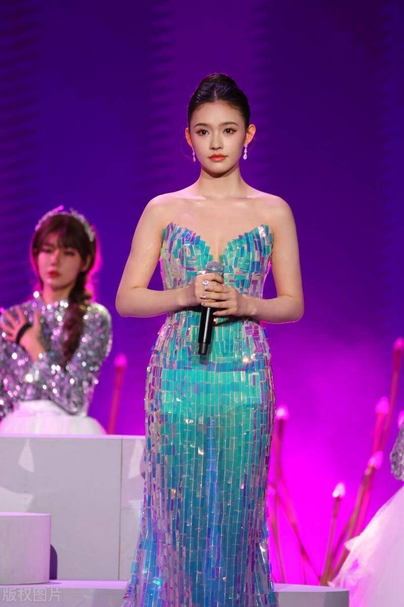 林允这身材,这才是尤物啊!