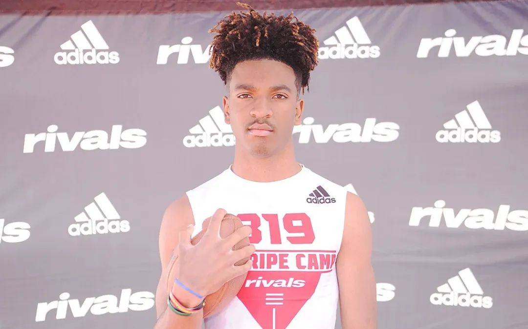 丹尼尔斯_赛季_橄榄球