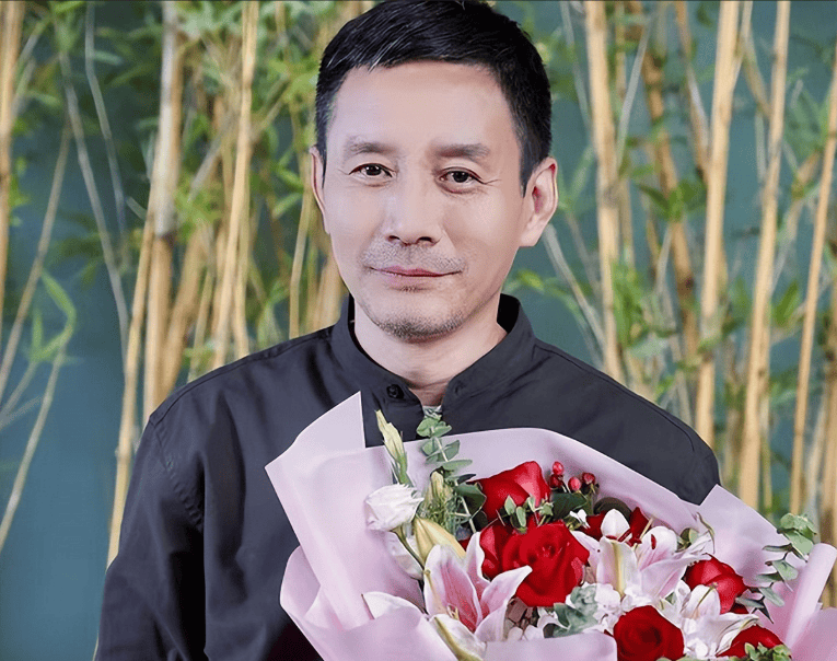 本以为这8位男演员还是单身,其实都已结婚多年,妻子都是明星