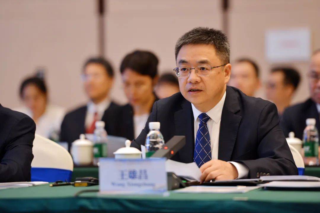 谢勇云 摄市长,中马钦州产业园区管委会主任王雄昌在会上作中马钦州