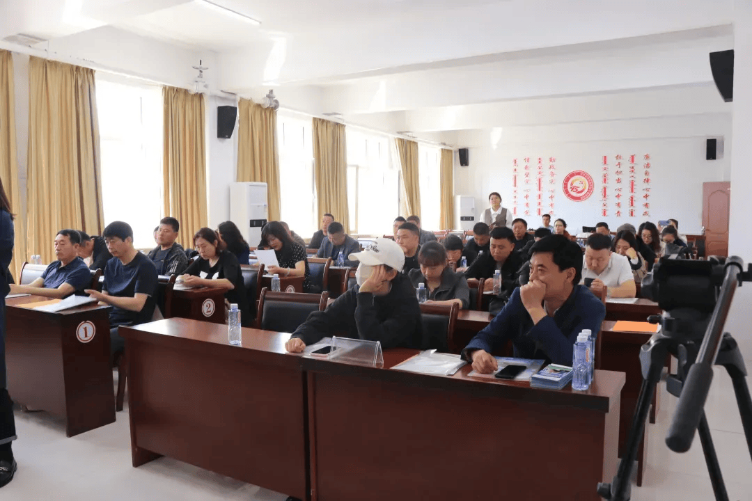 巴林右旗组织召开2024年度构建和谐劳动关系工作推进会暨巴林右旗企业