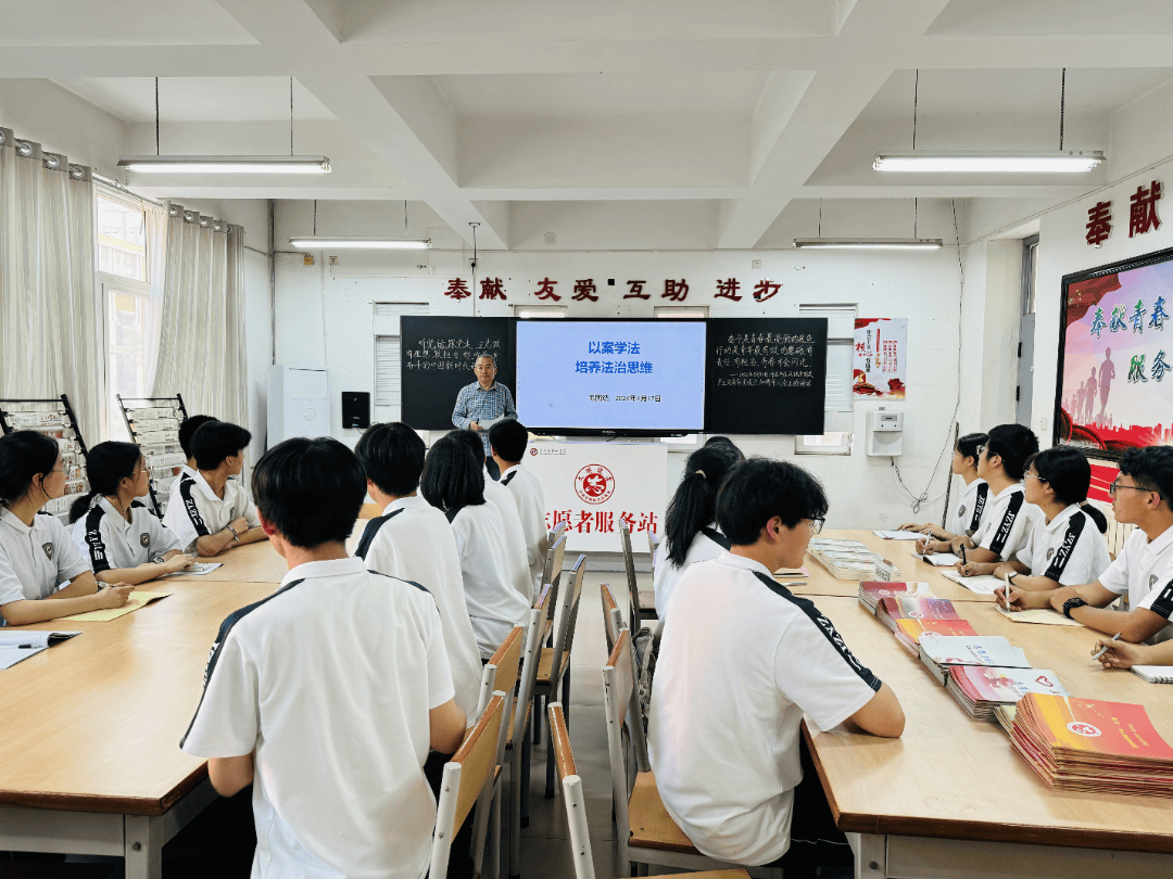 焦作一中开展法治教育宣传周系列活动