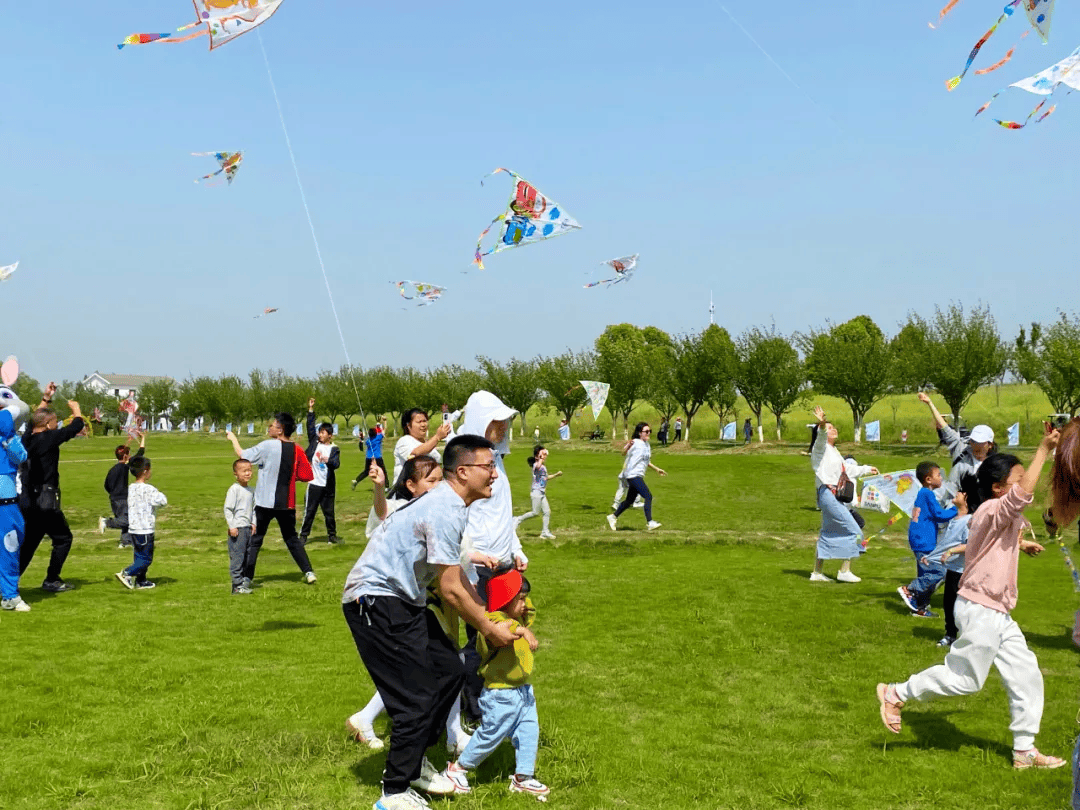 给我一根线,我要把全世界放上天_风筝_草原_景区