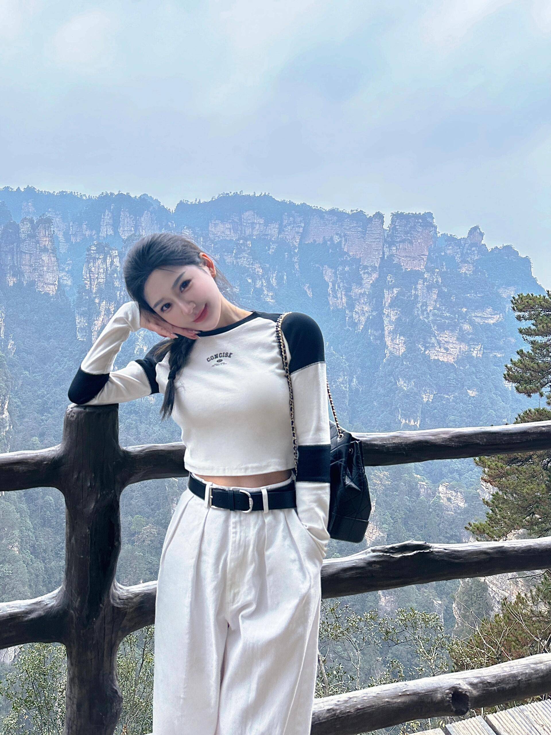 欢迎来到中国的自然奇观——张家界,一个位于湖南省西北部的世外桃源.