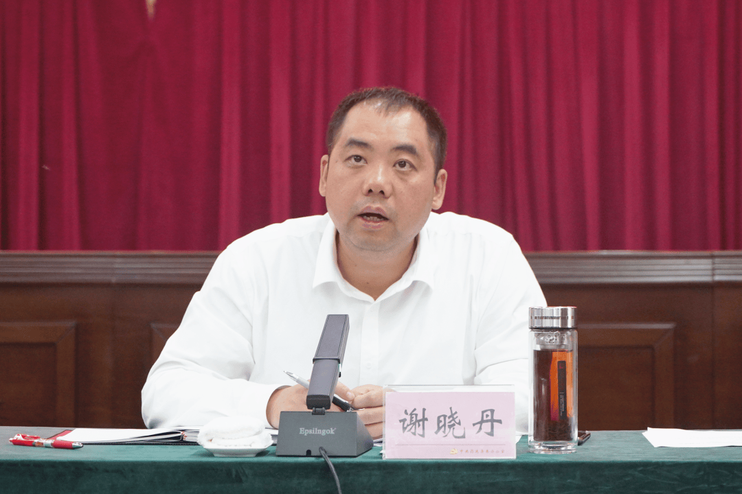 县领导陈春,彭强,郭刚,李应红,刘伟,李建杰,曹莉以及各乡(镇)党委书记