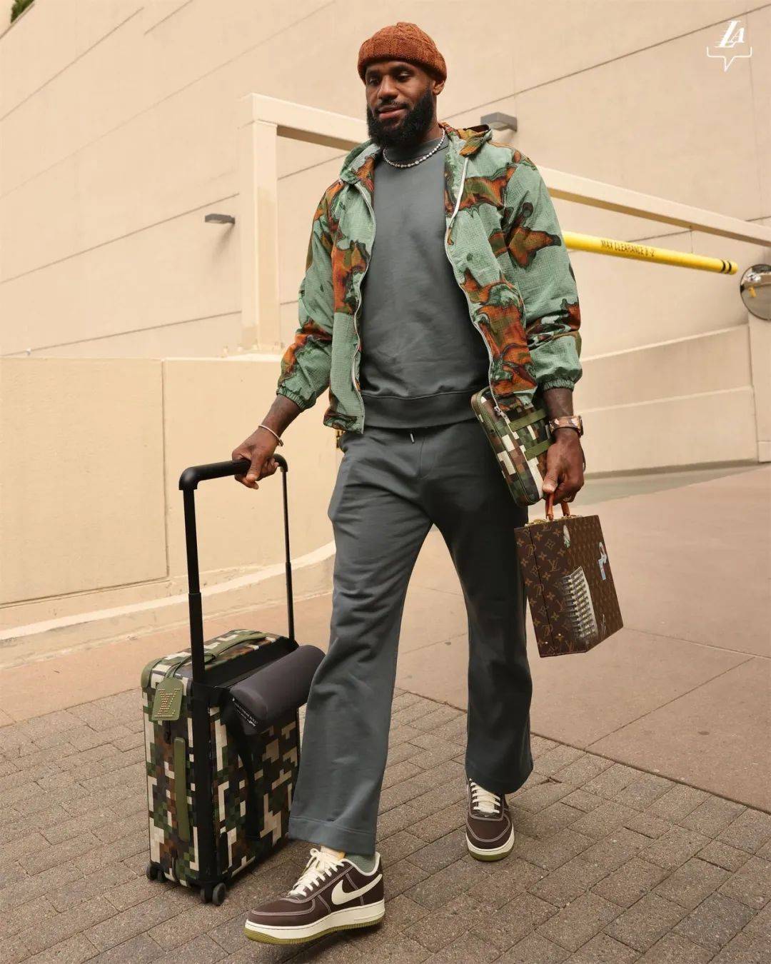 詹姆斯_拉塞尔_掘金