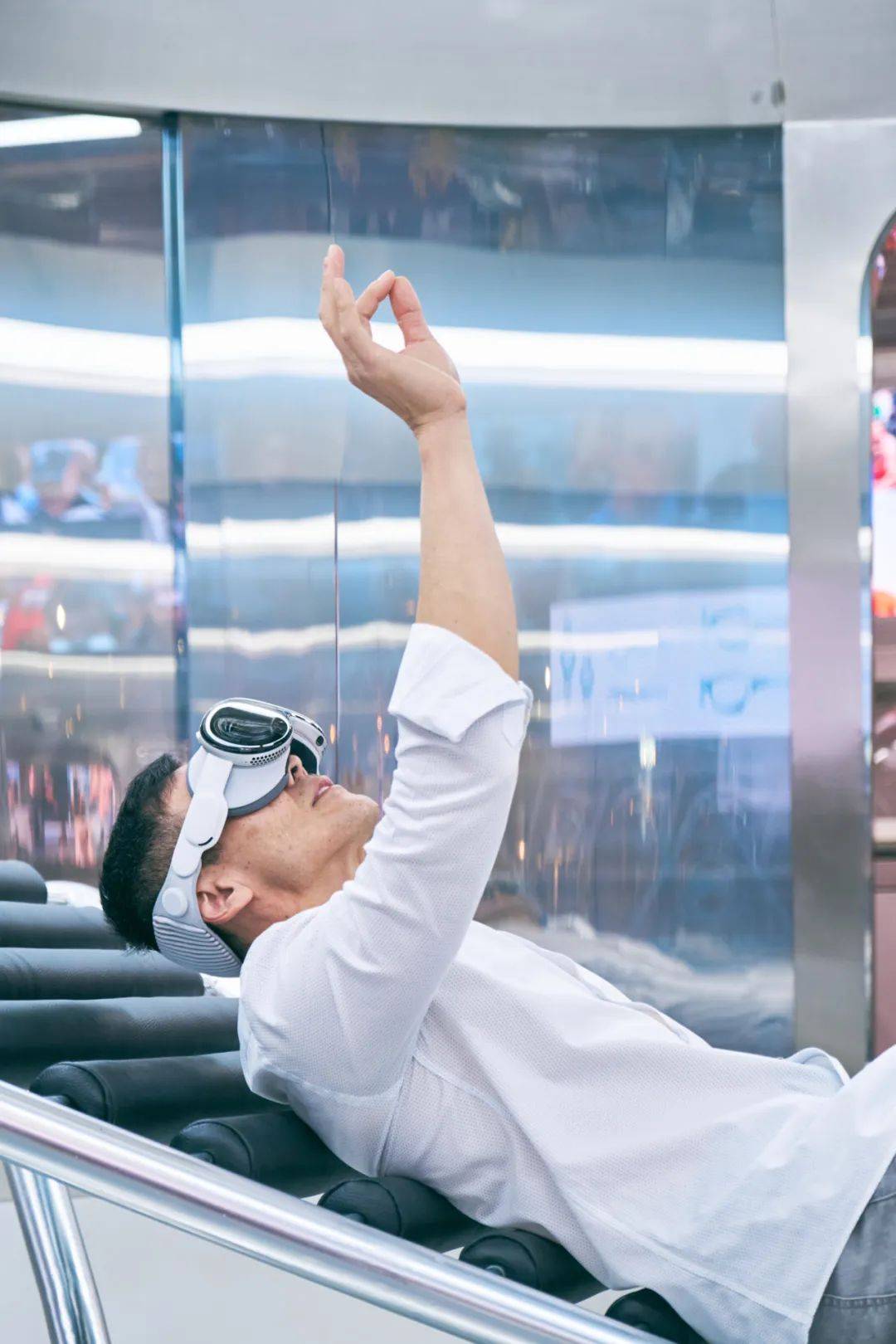 oakley 传奇设计师 peter yee 展示设计珍藏并分享创作历程