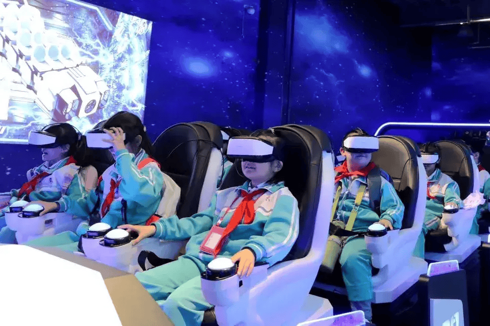 先进的vr和ar设备技术"梦幻时空元宇宙体验馆"振兴小镇全新打造的一