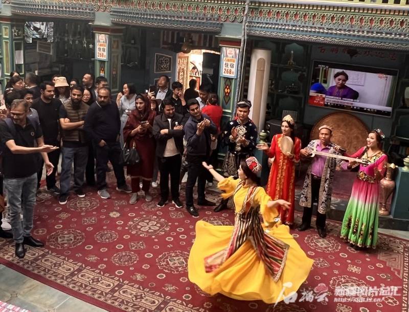 “新疆人民的生活比蜜甜”——巴基斯坦青年精英考察团走进新疆