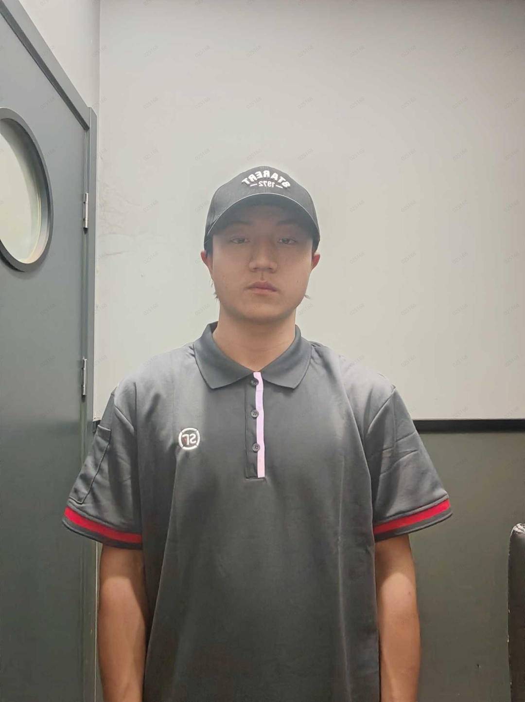 "你们的报道,是表扬这名顺丰小哥的吧?