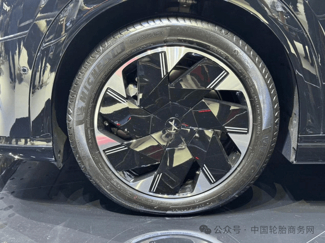 极氪mix搭载米其林e·primacy规格235/55 r19极氪在北京车展发布了