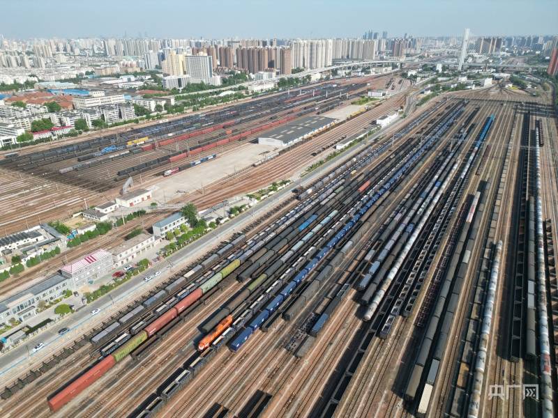 国铁集团郑州局开行首趟郑州至乌鲁木齐城际货物列车