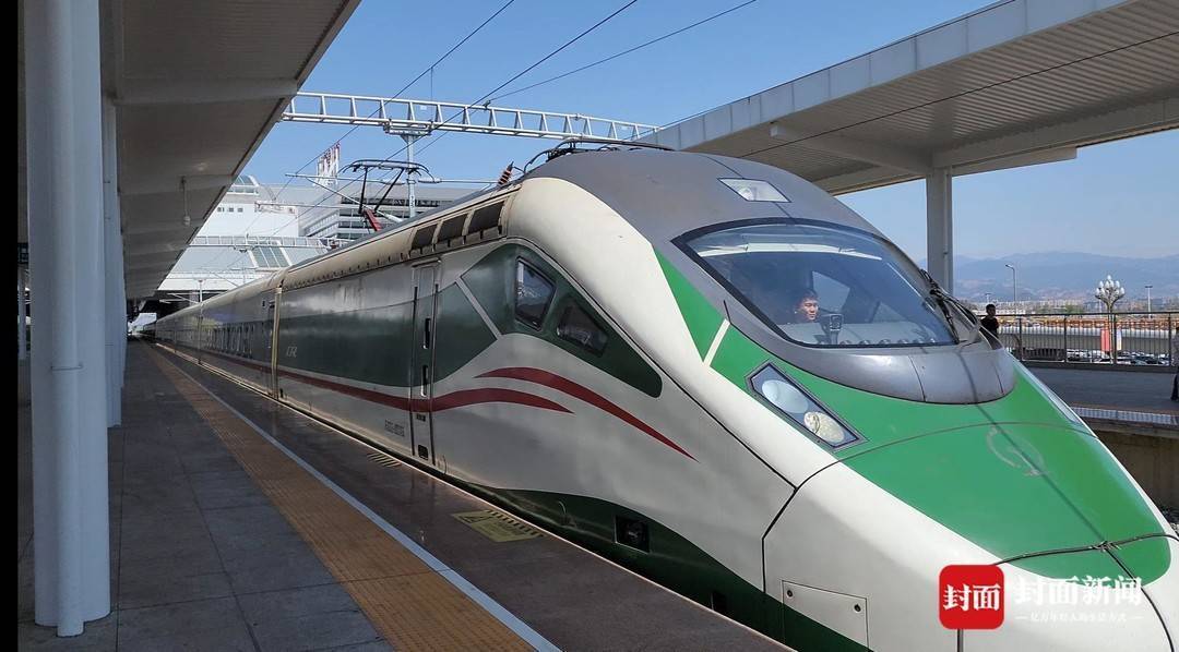 "五一"假期凉山"动力十足" 新成昆铁路经停西昌车次单