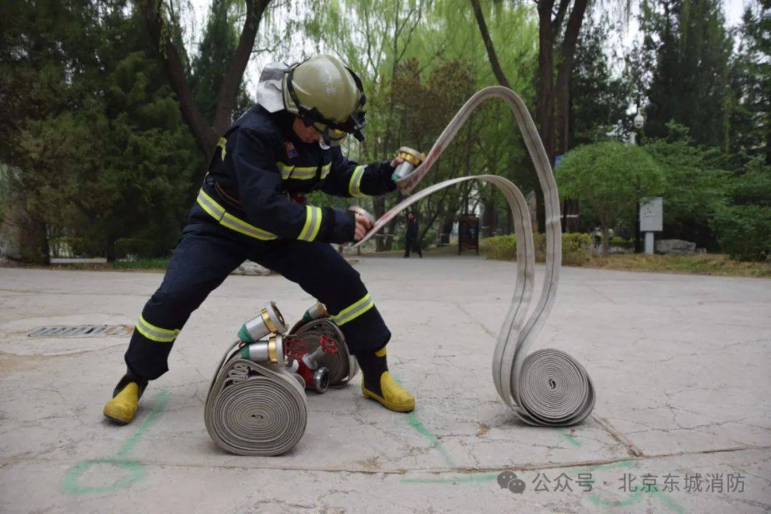 安定门外消防救援站东城消防特推出大练兵风采录,展示蓝朋友的谴汉