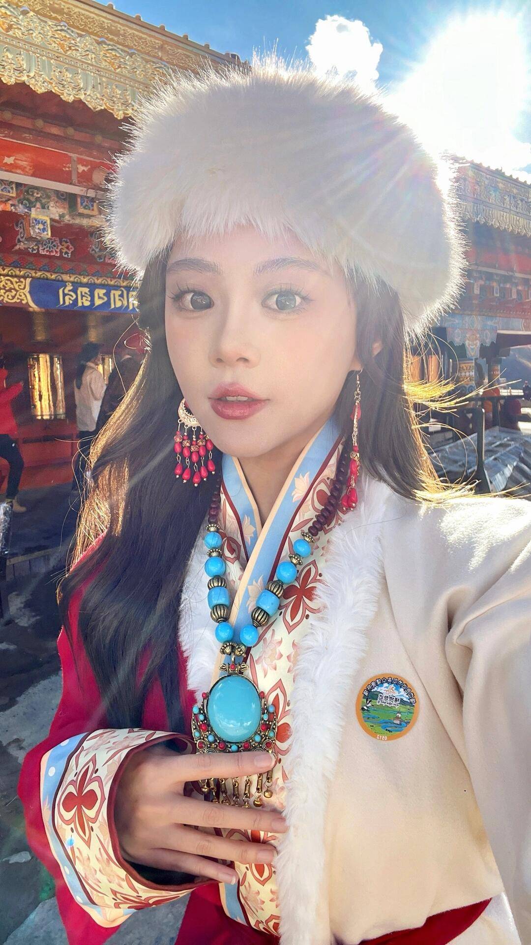 接下来,你将穿越云贵高原,欣赏沿途的梯田风光,感受彝族,苗族等少