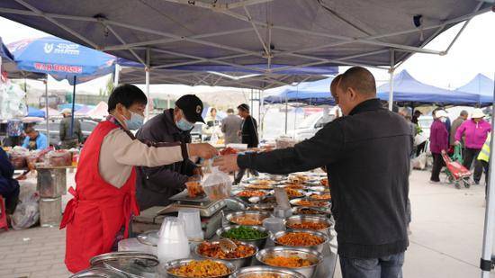 库尔勒市举办庆“五一”第三届特色美食节系列活动