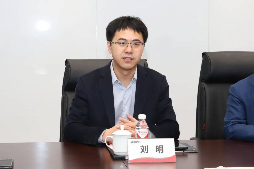 刘明介绍了大华在物联网,人工智能,大数据等领域的技术优势,研发成果