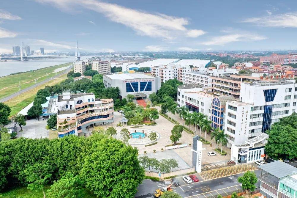 五一假期来探校!佛山这些高中扎堆举行开放日