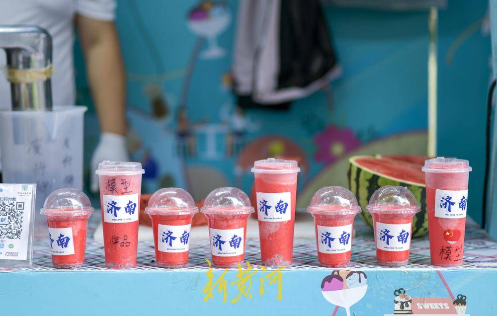 "济南济南" 大明湖畔旅游市集上的文创产品超级"济南"