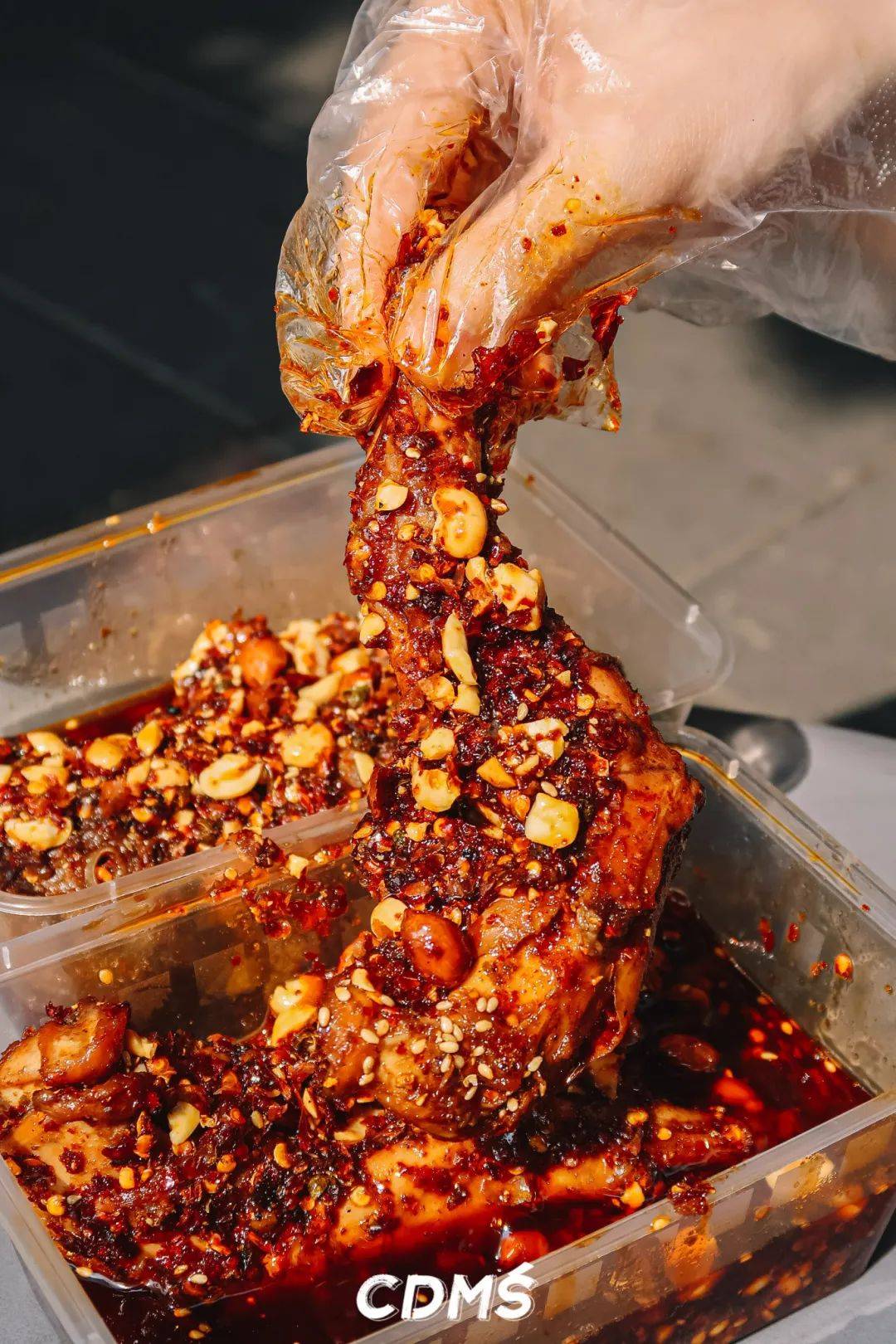 麻辣兔腿也不一般肉食者炫起来更过瘾一大只兔腿