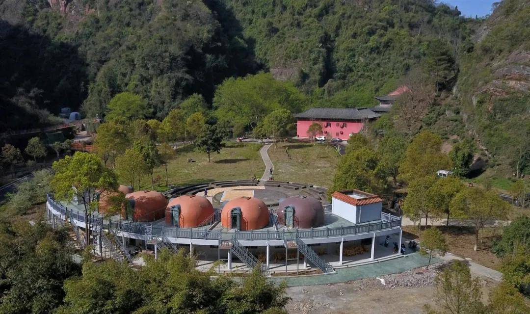 "五一" 鸣凤山邀您来打卡!