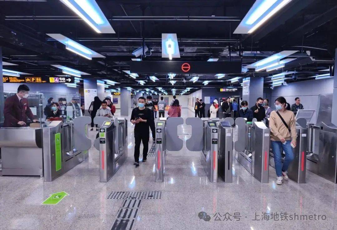 到达铁路上海站后，怎样免安检换乘地铁3、4号线？看攻略→_乘客_通道_区域