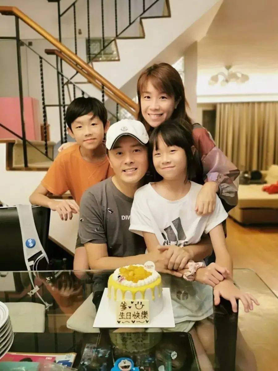 tvb男星娶姜大卫女儿,带一对子女出席秦沛女儿婚礼!