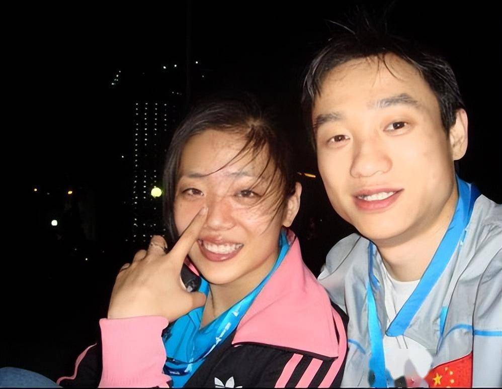 而且杨云比杨威小4岁,爸爸妈妈觉得女儿还小,想让杨云专心搞事业