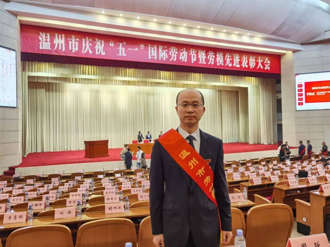 用极致的努力救治患者滕红林市级劳模从医以来,李玉苹为医疗事业从不