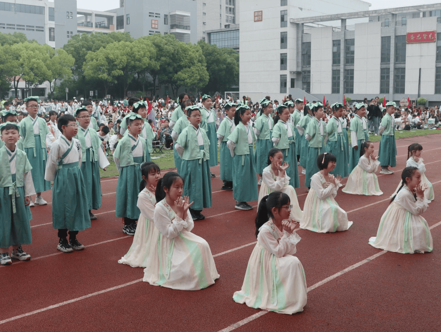 "诗韵承千年 运动展风采"——记凤翔实验学校春季田径