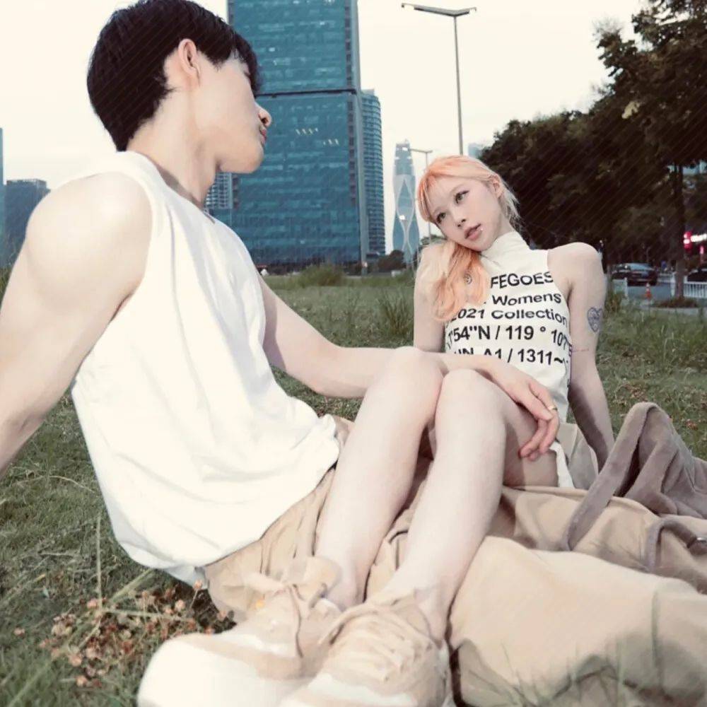 情侣头像丨爱的表现只有一个,就想和你在一起.