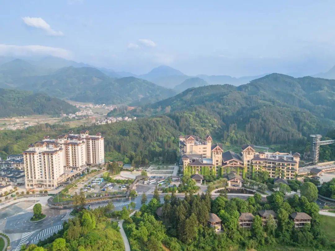 二栋,三栋组成四面群山环绕,风景秀丽位于西溪森林温泉度假村景区
