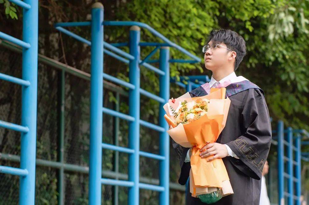 "这是我们青年的模样!