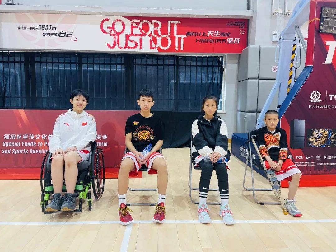 中国轮椅篮球队员吕彩莹应邀参加"tcl和易建联的朋友们"启动仪式