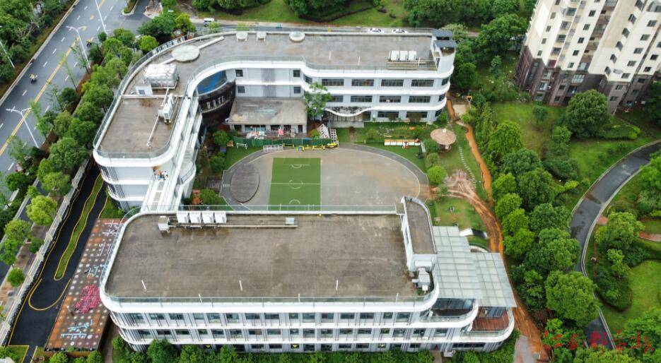 南昌育兰幼儿园操场上违规建房子?园长:不清楚要办哪些手续