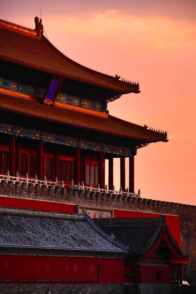 北京天空现绚丽晚霞 古建筑披上夕阳余晖