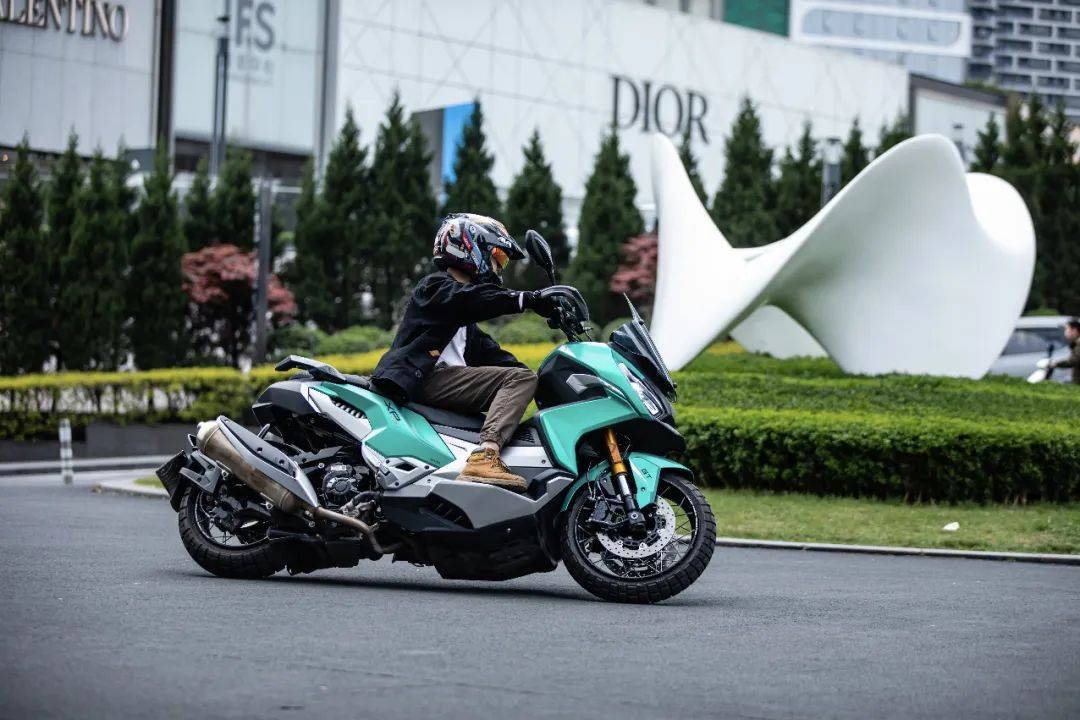 大踏板中的多面手——标致摩托xp400动态测评_搜狐汽车_搜狐网