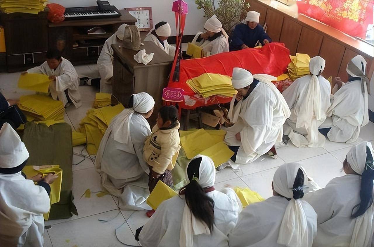 爷爷去世,刚好和表姐结婚的日子撞在了一起,母亲:过了明天再说