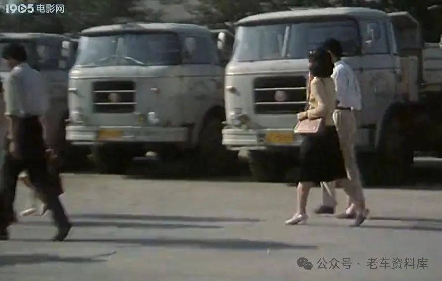 电影《赤橙黄绿青蓝紫》中的斯柯达706mt,这时也称为skoda liaz 706mt