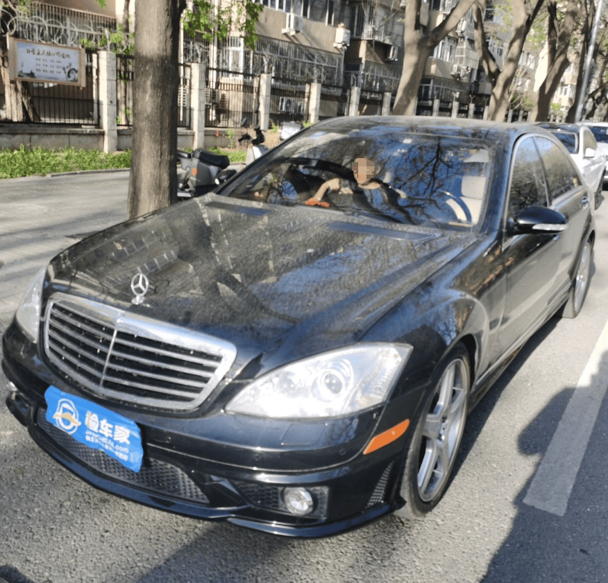 车龄20年,实表10万公里,这辆04款的奔驰s500凭啥卖28万?