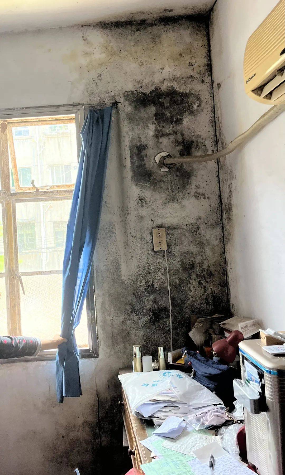 小区建成年代久远,没有雨污分流,6000多人口的污水直排进入白沙溪