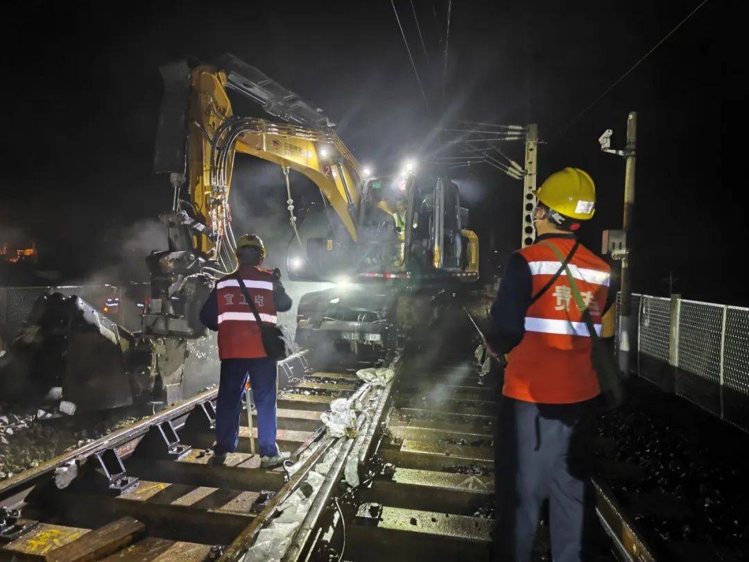 施工期间,严格抓好"施工安控二十一条"相关规定落实情况,段质量监察