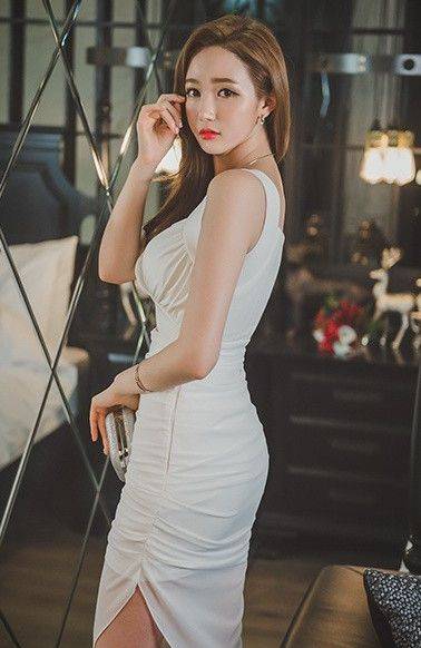 大奶巨乳美女模特深v爆乳诱惑写真