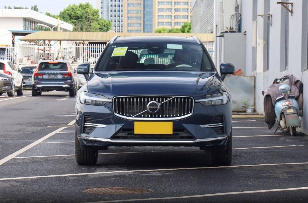 二线豪华suv之争,凯迪拉克xt5对比沃尔沃xc60,选谁更合适?