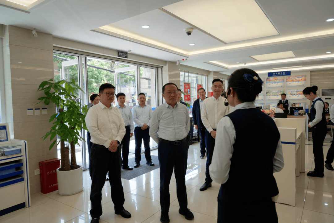 【四下基层】冯春到孝感农商行调研指导工作_风险_攻坚_工作法